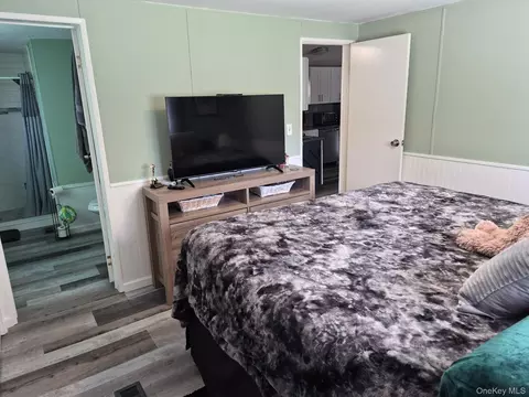 37-28 Hubbard Ave, Riverhead, NY 11901 photo 4