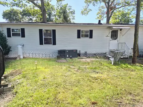 37-28 Hubbard Ave, Riverhead, NY 11901 photo 28