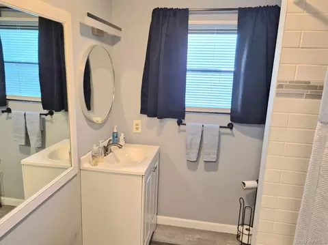 37-28 Hubbard Ave, Riverhead, NY 11901 photo 23