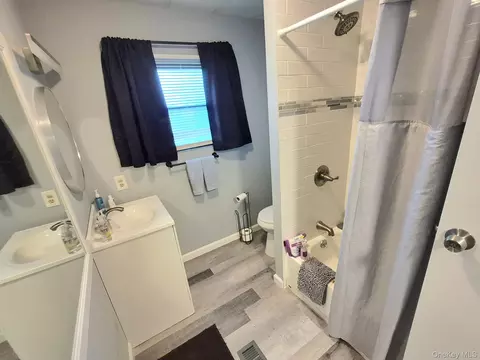 37-28 Hubbard Ave, Riverhead, NY 11901 photo 24