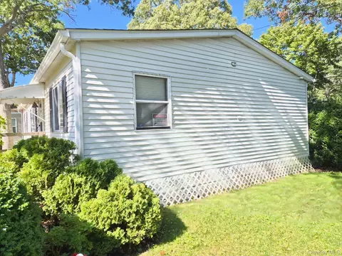37-28 Hubbard Ave, Riverhead, NY 11901 photo 30