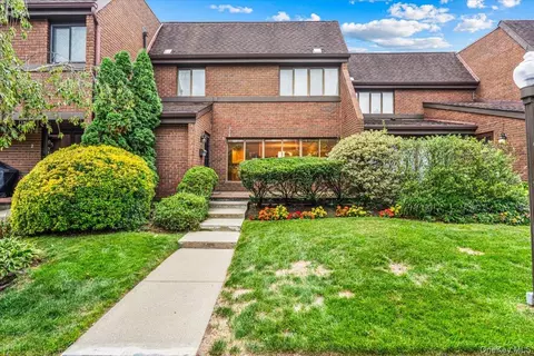 4 Spring Holw, North Hempstead, NY 11576