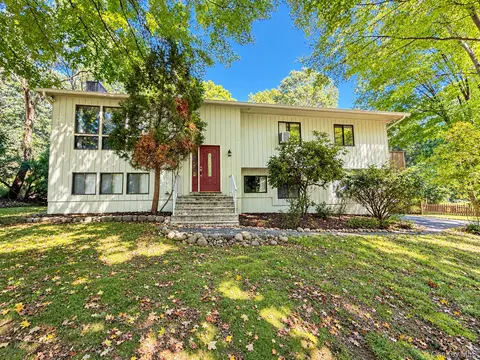 17 Franklin Dr, Mahopac, NY 10541