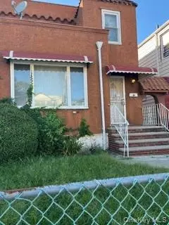 13940 231st St, New York, NY 11413