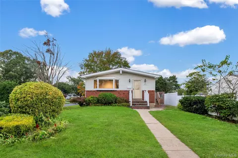 423 Westview Ave, Deer Park, NY 11729
