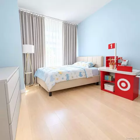 Bedroom - 131-01 40th Rd #PH3D, Flushing, NY 11354 photo 2 of 2