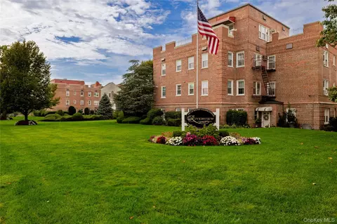 110 S Village Ave #1A, Rockville Centre, NY 11570