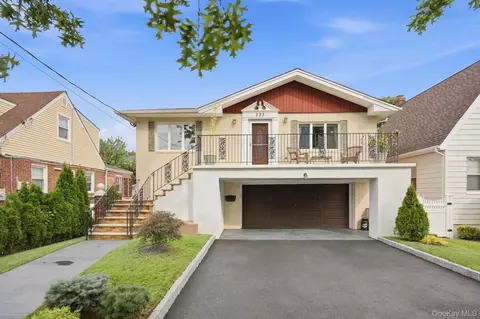 293 85th Ave, North Hempstead, NY 11001