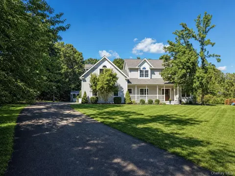 40 Sandra Ln, Monroe, NY 10950