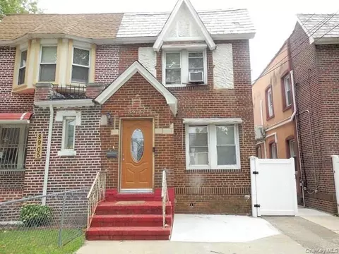 89-07 Vanderveer St, New York, NY 11427