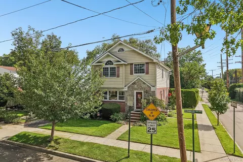2 Fernwood Ter N, Stewart Manor, NY 11530