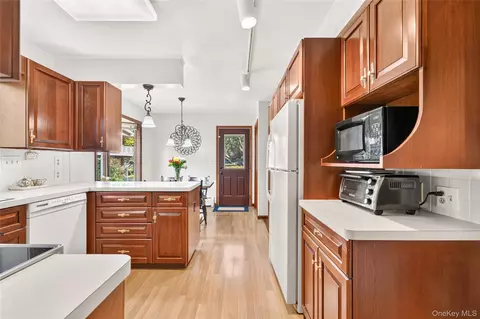 Other - 4 Wayne Dr, Poughkeepsie, NY 12601 photo 1 of 6