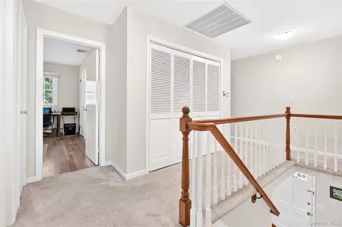 Entry Way - 4 Wayne Dr, Poughkeepsie, NY 12601 photo 4 of 4