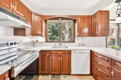 Kitchen - 4 Wayne Dr, Poughkeepsie, NY 12601 photo 1 of 1