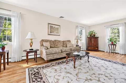 Living - 4 Wayne Dr, Poughkeepsie, NY 12601 photo 2 of 3