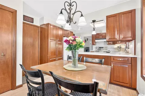 Dining - 4 Wayne Dr, Poughkeepsie, NY 12601 photo 1 of 3