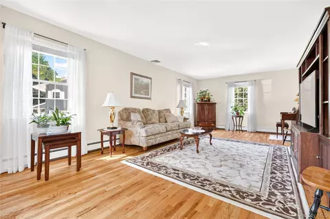 Living - 4 Wayne Dr, Poughkeepsie, NY 12601 photo 1 of 3