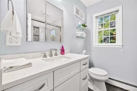 Bath - 4 Wayne Dr, Poughkeepsie, NY 12601 photo 2 of 3