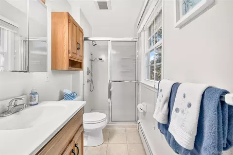 Bath - 4 Wayne Dr, Poughkeepsie, NY 12601 photo 1 of 3