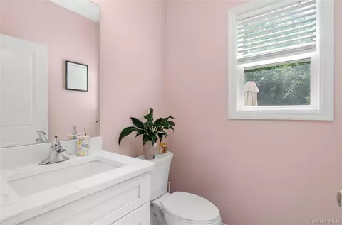 Entry Way - 44 James St, Patchogue, NY 11772 photo 4 of 6