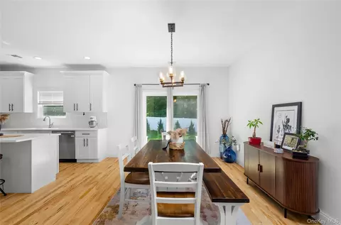 Entry Way - 44 James St, Patchogue, NY 11772 photo 3 of 6