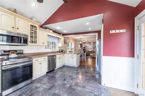 Entry Way - 97 Highland Ave, Patchogue, NY 11772 photo 2 of 2