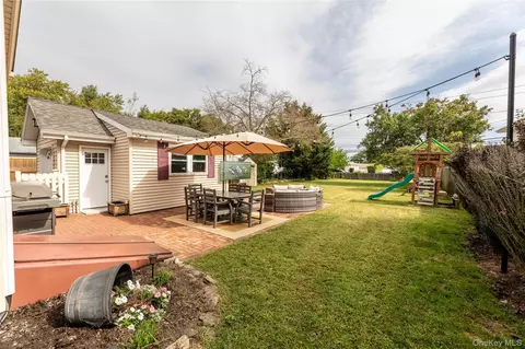 Exterior - 97 Highland Ave, Patchogue, NY 11772 photo 5 of 8