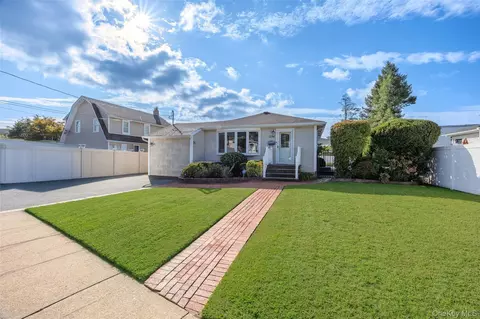 1296 Leslie Ln, North Bellmore, NY 11710