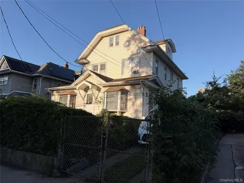 8561 149th St, Jamaica, NY 11435