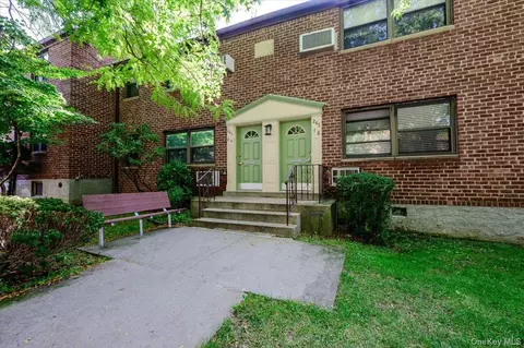 245-78 62nd Avenue Apt A-9 Ave #A-9, UPPER, Douglaston, NY 11362