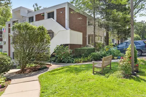 311 Tallwood Dr #311, Greenburgh, NY 10530