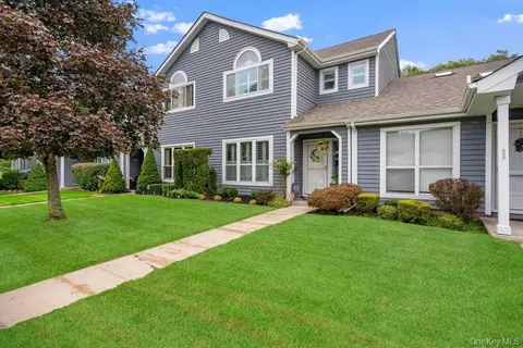 840 Birchwood Park Dr, Middle Island, NY 11953