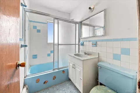 Bath - 433 Howe Ave #A, New York, NY 10473 photo 2 of 3