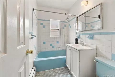 Bath - 433 Howe Ave #A, New York, NY 10473 photo 1 of 3