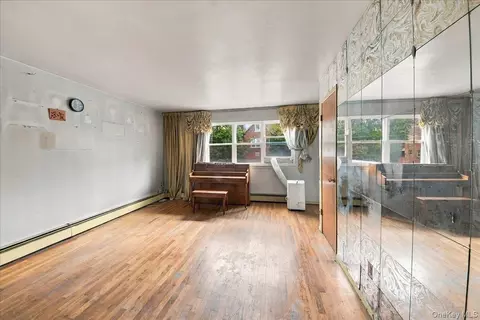 Living - 433 Howe Ave #A, New York, NY 10473 photo 4 of 5