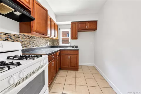 Kitchen - 433 Howe Ave #A, New York, NY 10473 photo 1 of 2