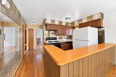 Kitchen - 433 Howe Ave #A, New York, NY 10473 photo 2 of 2