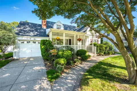 22 Shaw Dr, Merrick, NY 11566