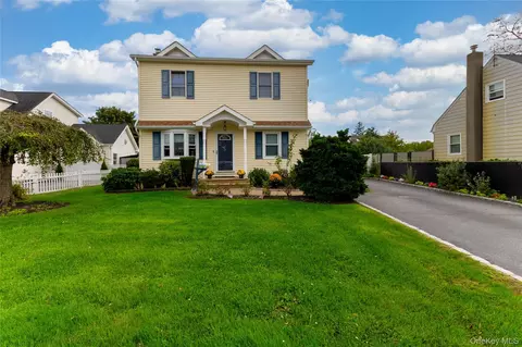 50 Peters Ln, North Babylon, NY 11703