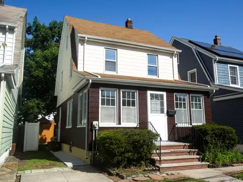 248-15 88 Dr, New York, NY 11426