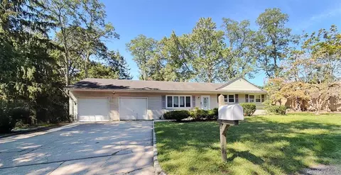 226 Holbrook Rd, Holbrook, NY 11741