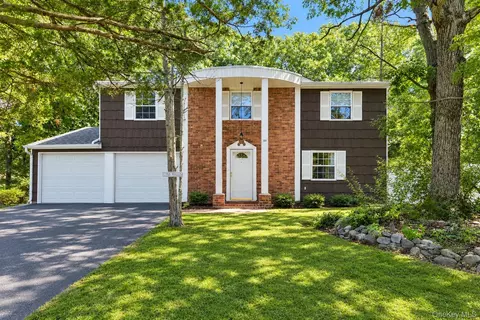 25 Beach Ave, Port Jefferson Station, NY 11776