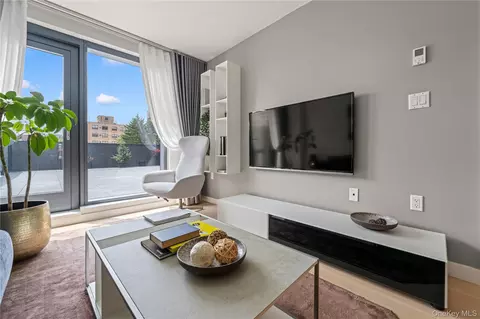 144-49 Northern Blvd #403, Flushing, NY 11354