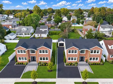 8 Fountain St, Hicksville, NY 11801