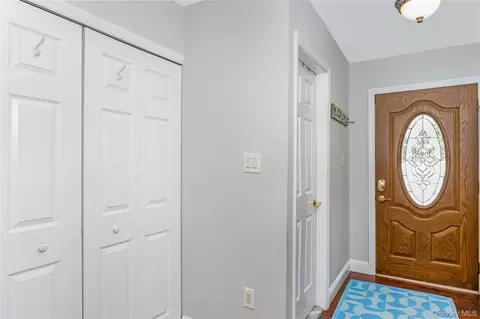 Entry Way - 53 Thorne St, Patchogue, NY 11772 photo 4 of 6