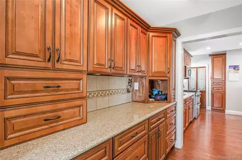 Entry Way - 53 Thorne St, Patchogue, NY 11772 photo 6 of 6