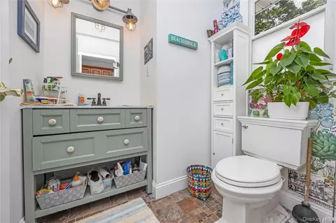 Bath - 53 Thorne St, Patchogue, NY 11772 photo 2 of 3