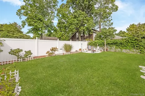 Exterior - 53 Thorne St, Patchogue, NY 11772 photo 12 of 15