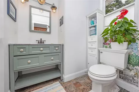 Bath - 53 Thorne St, Patchogue, NY 11772 photo 1 of 3