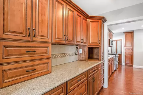Entry Way - 53 Thorne St, Patchogue, NY 11772 photo 5 of 6